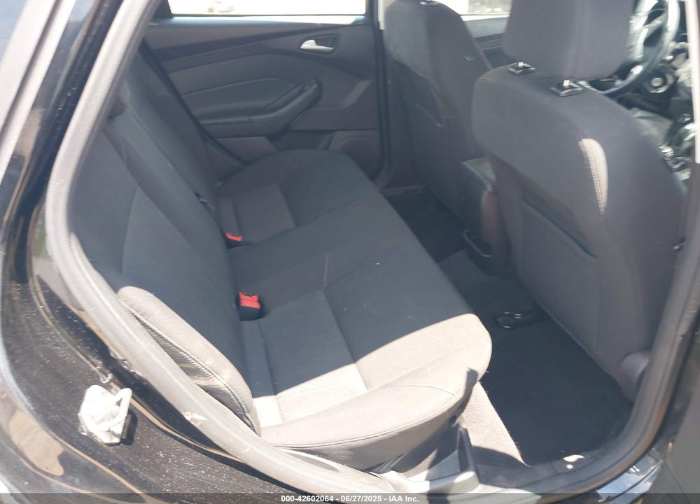 2015 FORD FOCUS VIN: 1FADP3F20FL300268