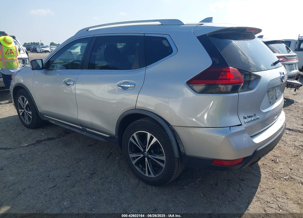 2018 NISSAN ROGUE VIN: JN8AT2MT8JW462952