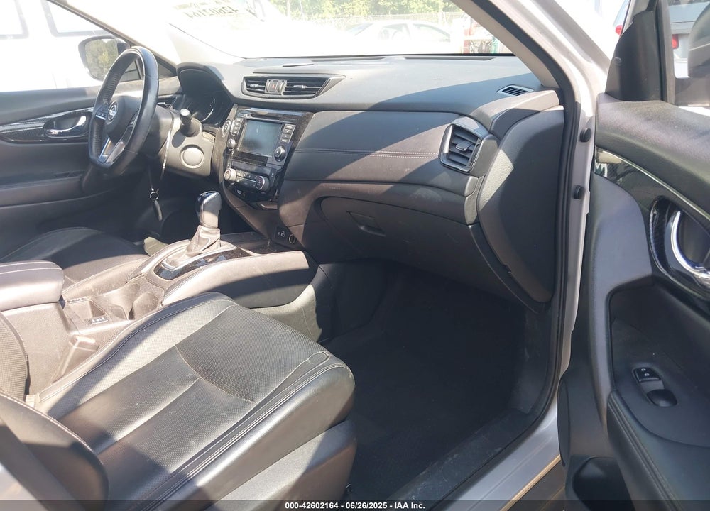 2018 NISSAN ROGUE VIN: JN8AT2MT8JW462952
