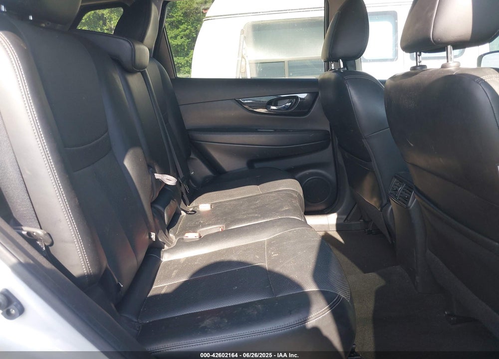 2018 NISSAN ROGUE VIN: JN8AT2MT8JW462952