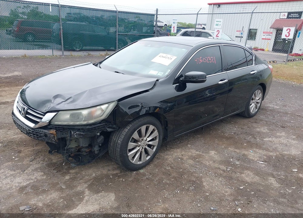 2013 HONDA ACCORD VIN: 1HGCR3F88DA025375