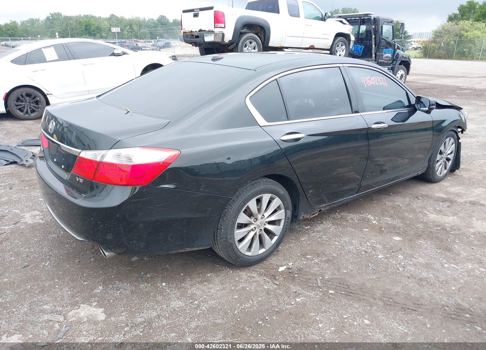 2013 HONDA ACCORD VIN: 1HGCR3F88DA025375