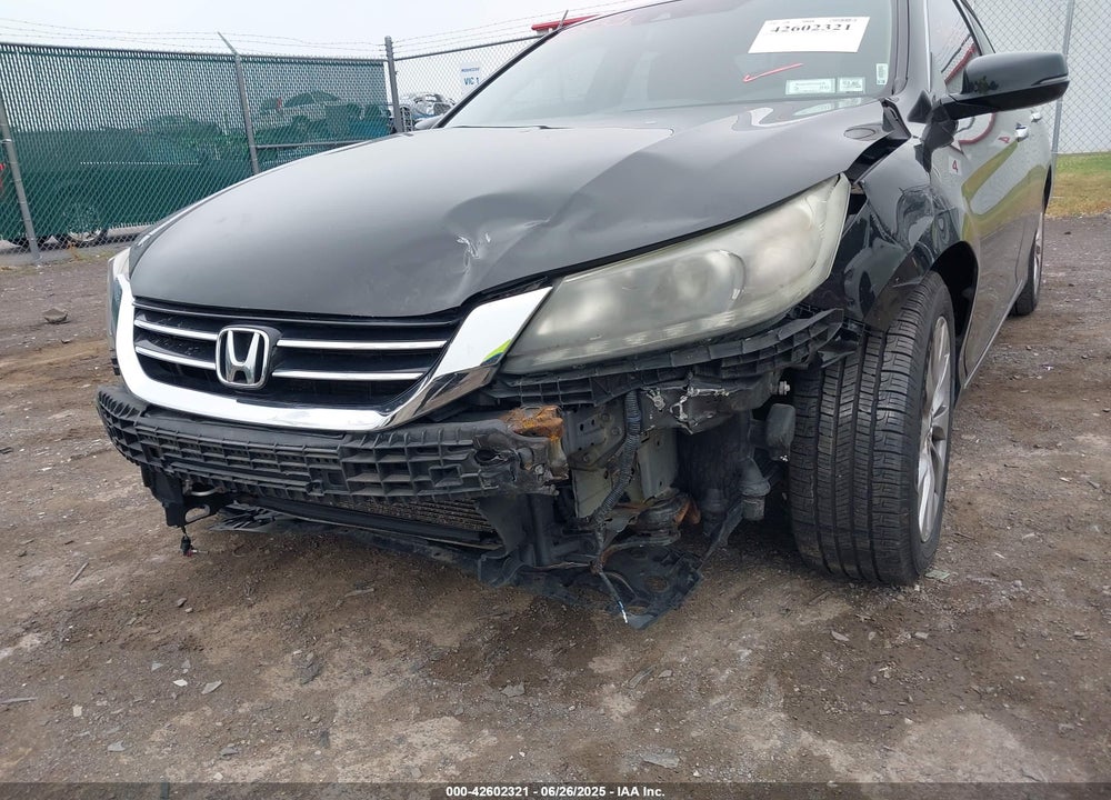 2013 HONDA ACCORD VIN: 1HGCR3F88DA025375