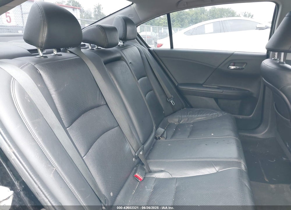2013 HONDA ACCORD VIN: 1HGCR3F88DA025375