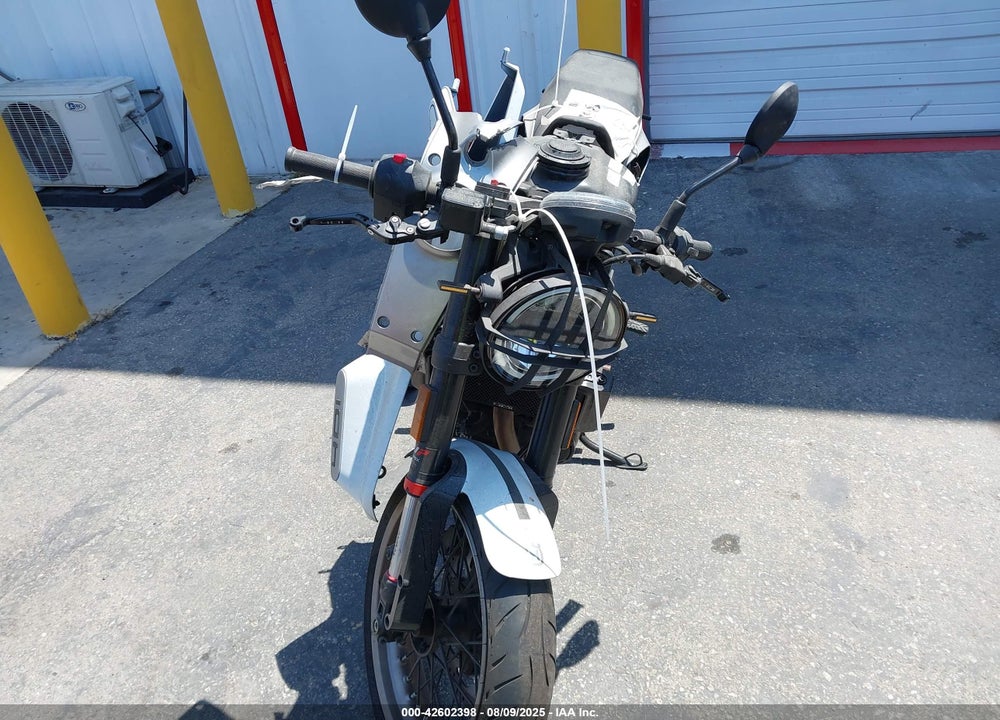 2023 HUSQVARNA VITPILEN 401/SVARTPILEN 401 VIN: MD2JUJ403PC223015