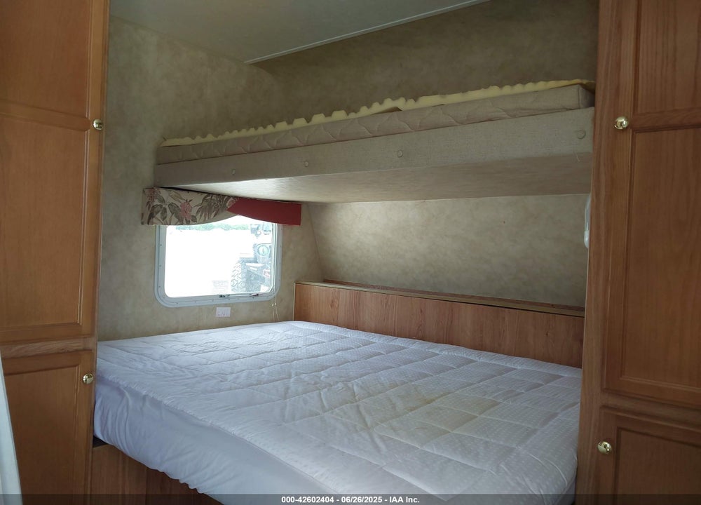 2006 JAYCO FEATHER LITE VIN: 1UJBJ02M261J40057