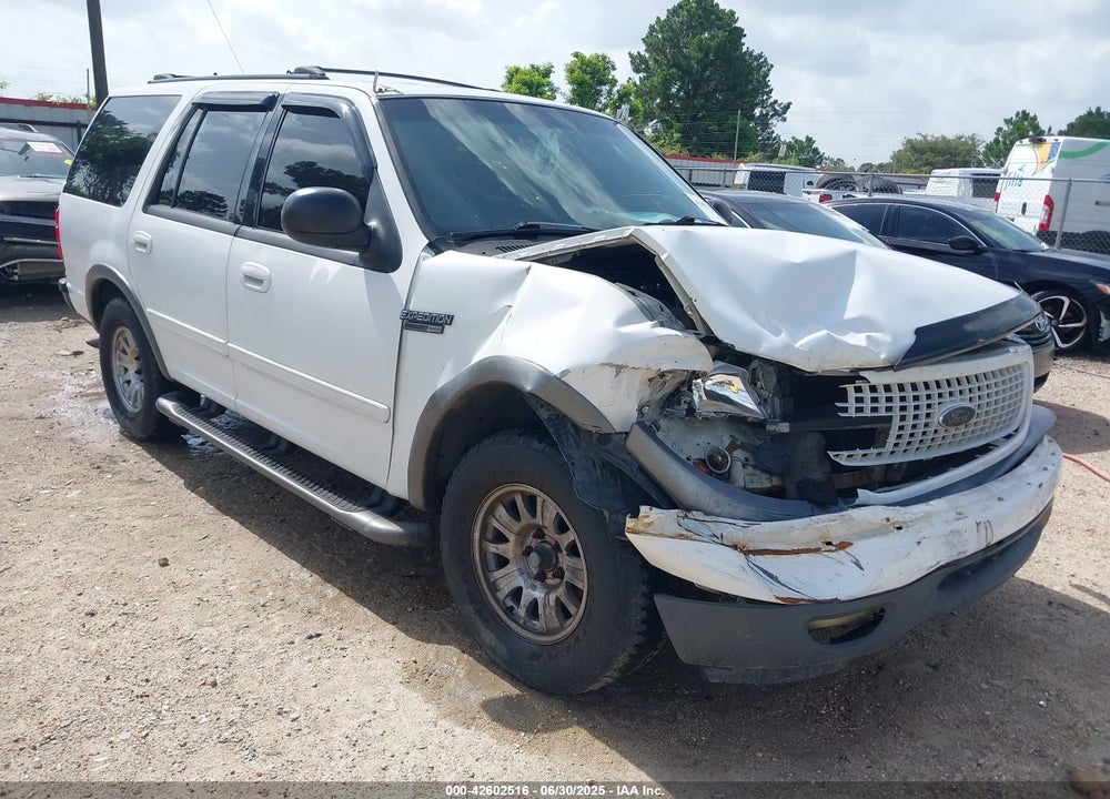 2000 FORD EXPEDITION XLT VIN: 1FMRU1562YLB35324