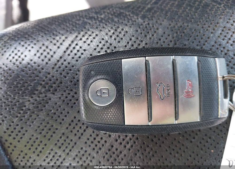 2016 KIA OPTIMA VIN: 5XXGU4L30GG063656