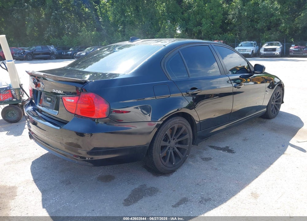 2011 BMW 328 XI VIN: WBAPK7G5XBNN77771
