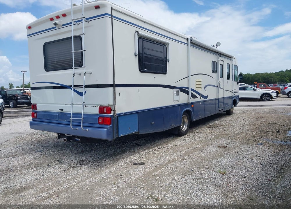 2000 GEORGETOWN MOTORHOME VIN: 4FCMF53S8YJA07718
