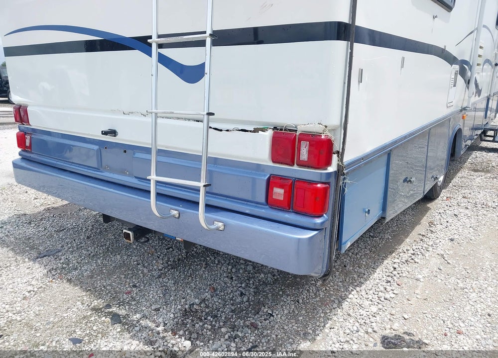 2000 GEORGETOWN MOTORHOME VIN: 4FCMF53S8YJA07718