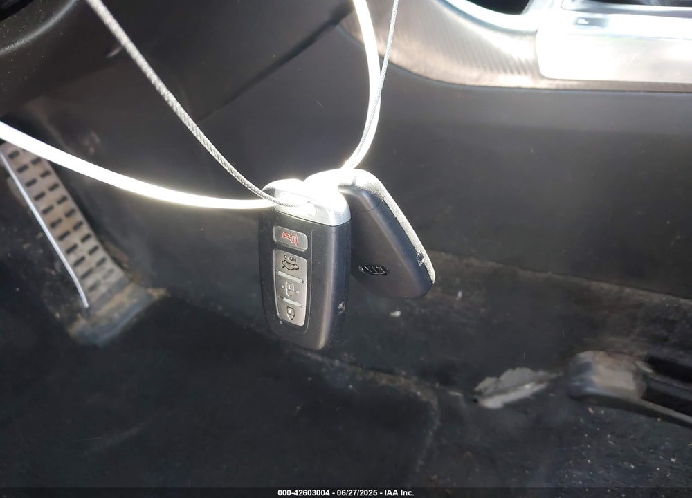 2011 KIA OPTIMA VIN: KNAGR4A64B5112947