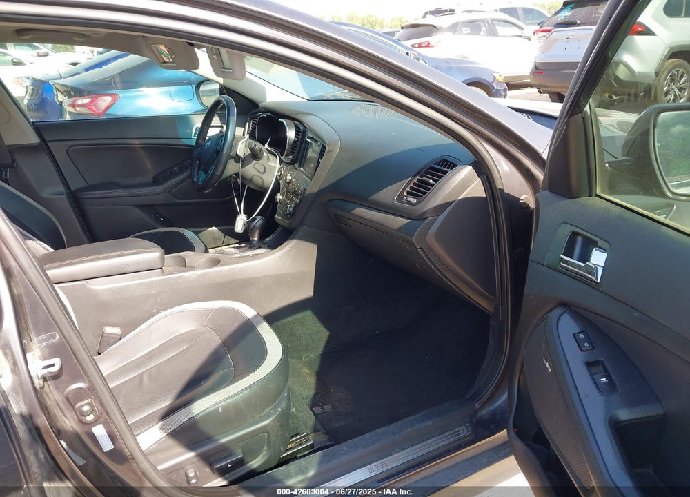 2011 KIA OPTIMA VIN: KNAGR4A64B5112947