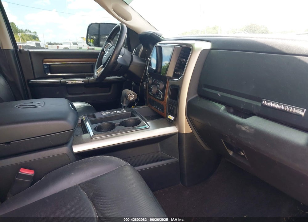 2013 RAM 1500 VIN: 1C6RR7NT1DS638235