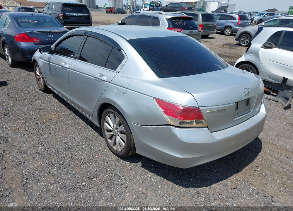 2008 HONDA ACCORD VIN: 1HGCP26418A112053
