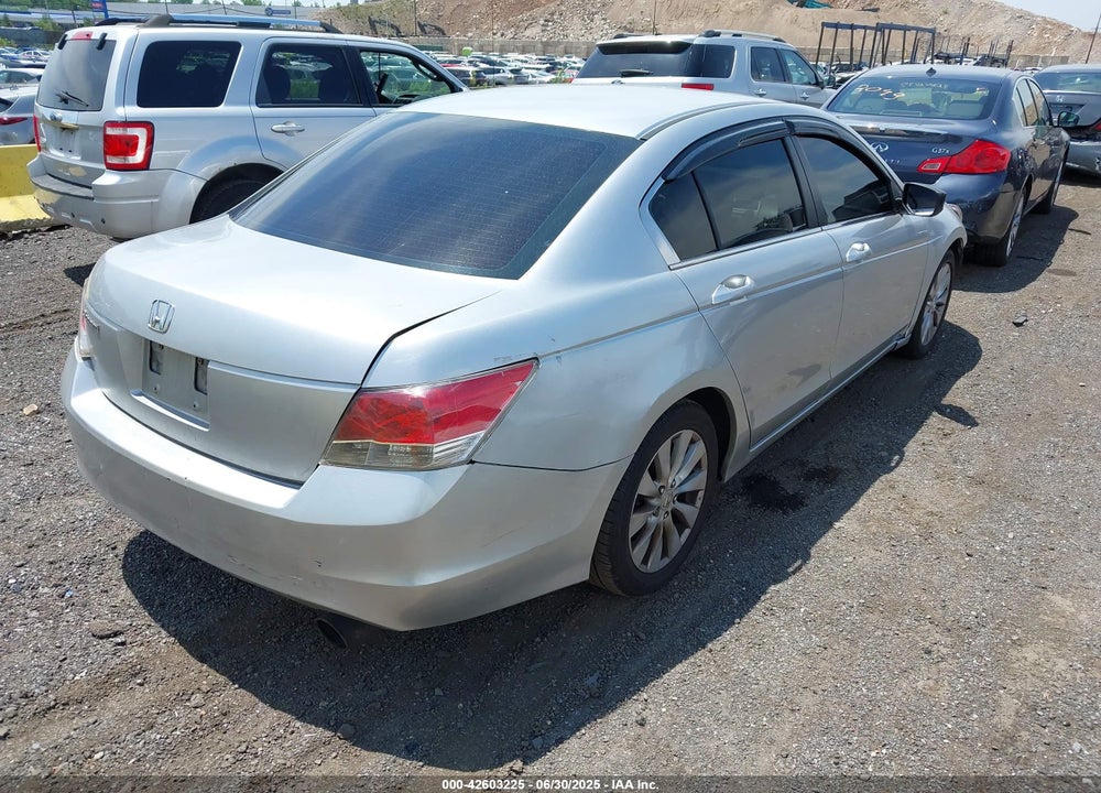 2008 HONDA ACCORD VIN: 1HGCP26418A112053