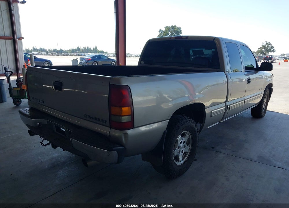 2000 CHEVROLET SILVERADO 1500 LS VIN: 2GCEK19T4Y1287359