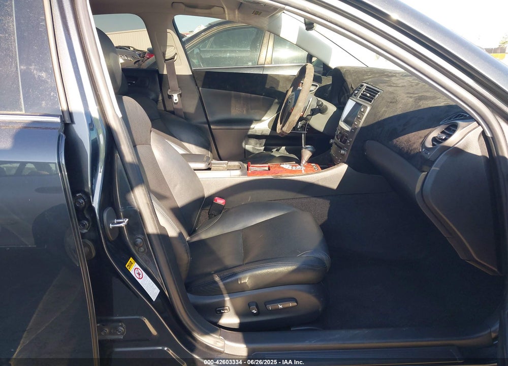 2006 LEXUS IS 350 VIN: JTHBE262165010836