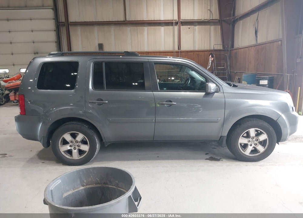 2011 HONDA PILOT EX-L VIN: 5FNYF4H59BB038341