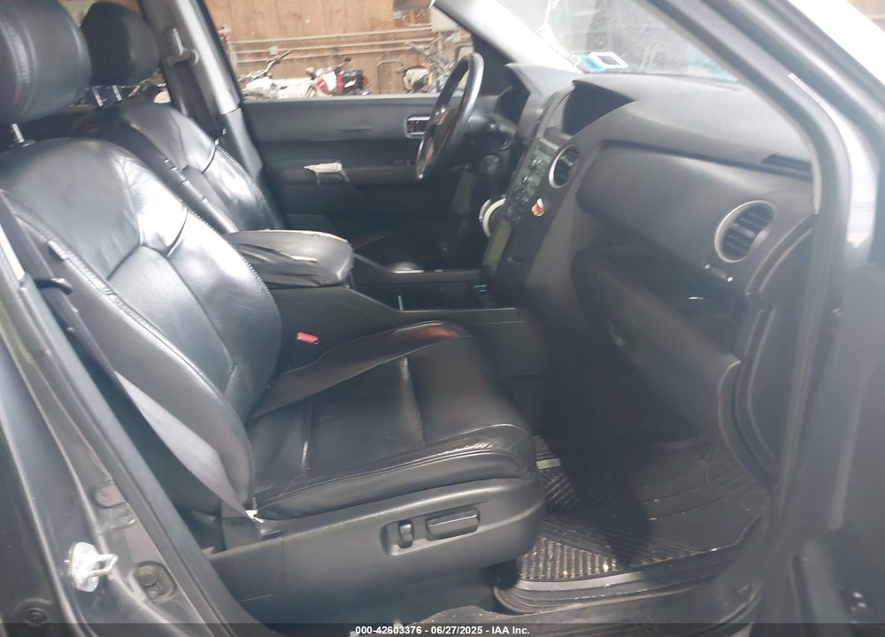 2011 HONDA PILOT EX-L VIN: 5FNYF4H59BB038341