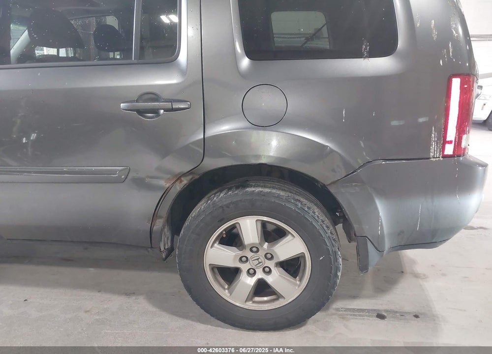 2011 HONDA PILOT EX-L VIN: 5FNYF4H59BB038341