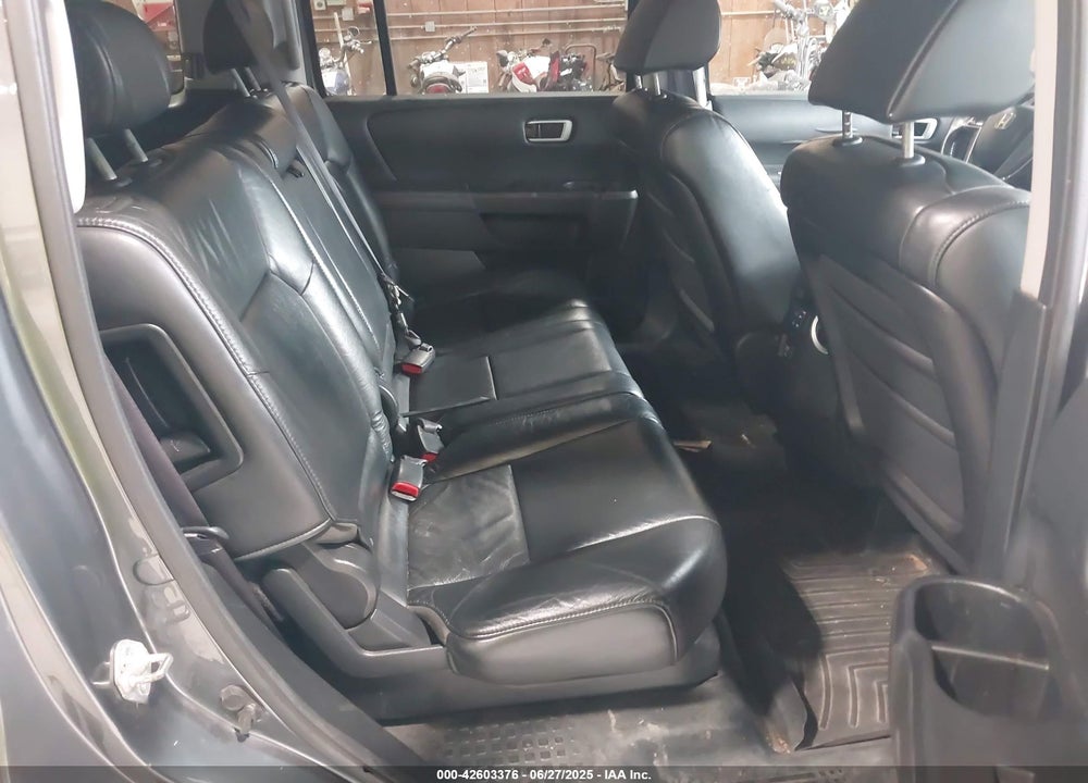 2011 HONDA PILOT EX-L VIN: 5FNYF4H59BB038341