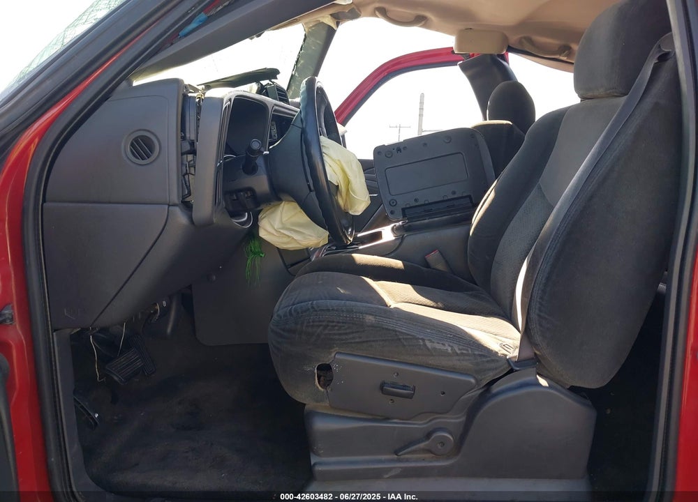 2004 CHEVROLET SILVERADO 1500 LS VIN: 2GCEC19V741428384