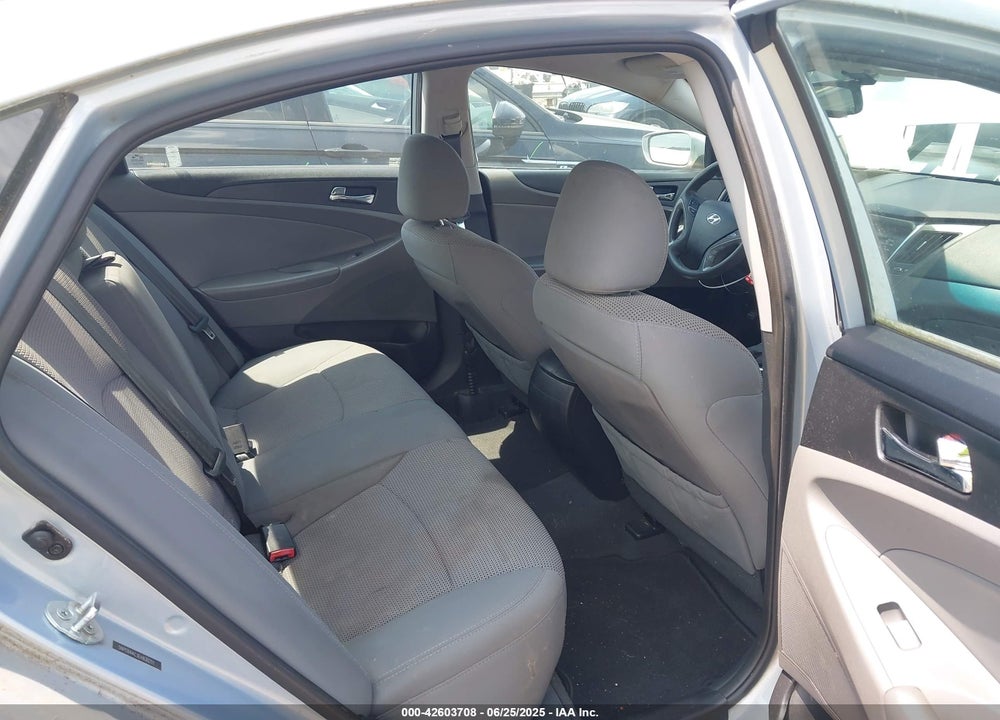 2014 HYUNDAI SONATA VIN: 5NPEB4AC3EH830711