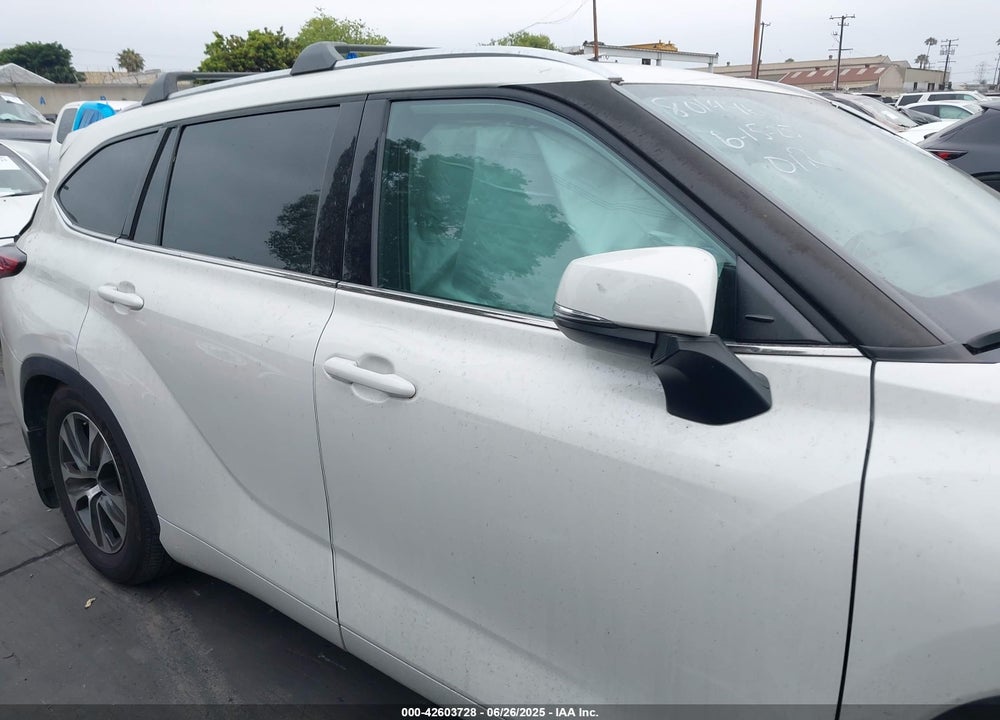 2021 TOYOTA HIGHLANDER XLE VIN: 5TDHZRAH9MS515101