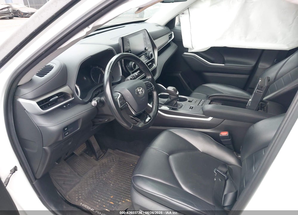 2021 TOYOTA HIGHLANDER XLE VIN: 5TDHZRAH9MS515101