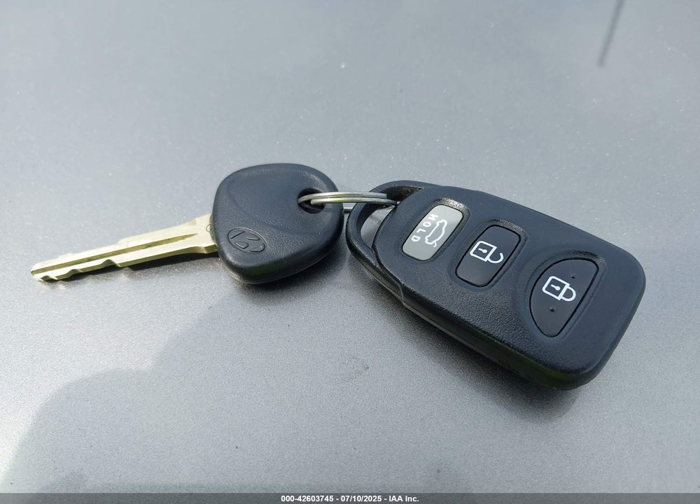 2011 HYUNDAI ELANTRA VIN: 5NPDH4AE5BH049664