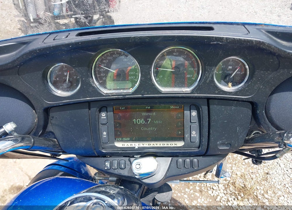 2017 HARLEY-DAVIDSON FLHTCUTG TRI GLIDE ULTRA VIN: 1HD1MAD13HB854271