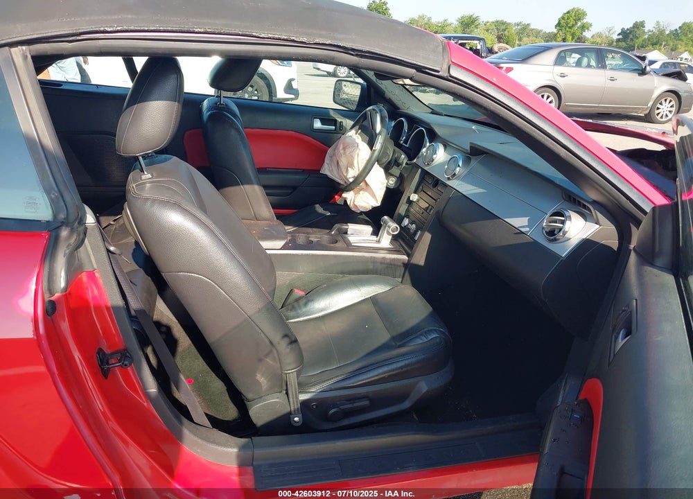 2005 FORD MUSTANG VIN: 1ZVFT84N555231280