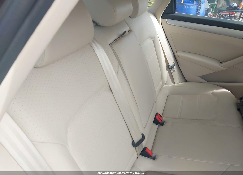 2012 VOLKSWAGEN PASSAT 2.5L SE VIN: 1VWBP7A33CC043835