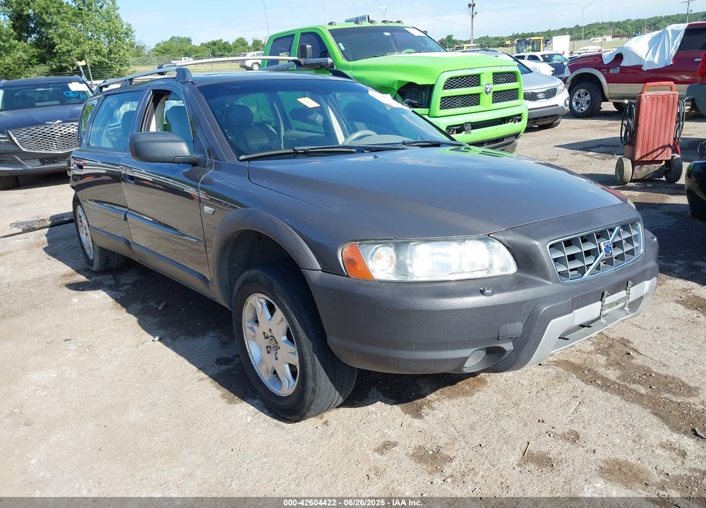 2005 VOLVO XC70 2.5T AWD VIN: YV1SZ592851201530