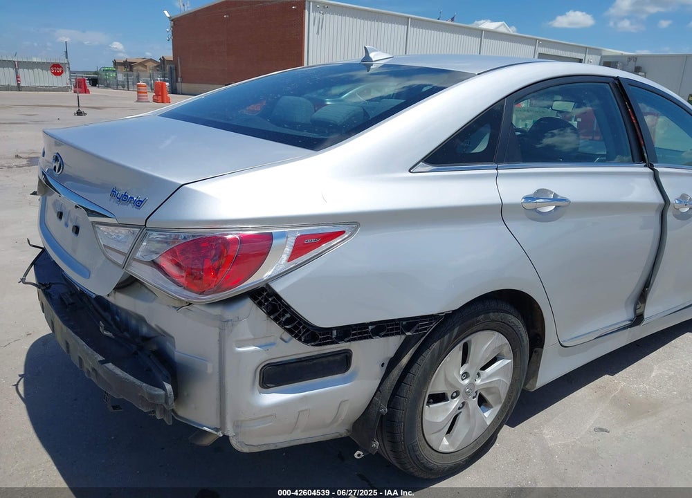 2015 HYUNDAI SONATA HYBRID VIN: KMHEC4A4XFA138357