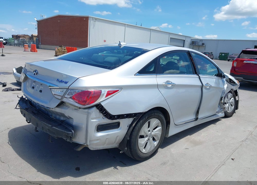 2015 HYUNDAI SONATA HYBRID VIN: KMHEC4A4XFA138357