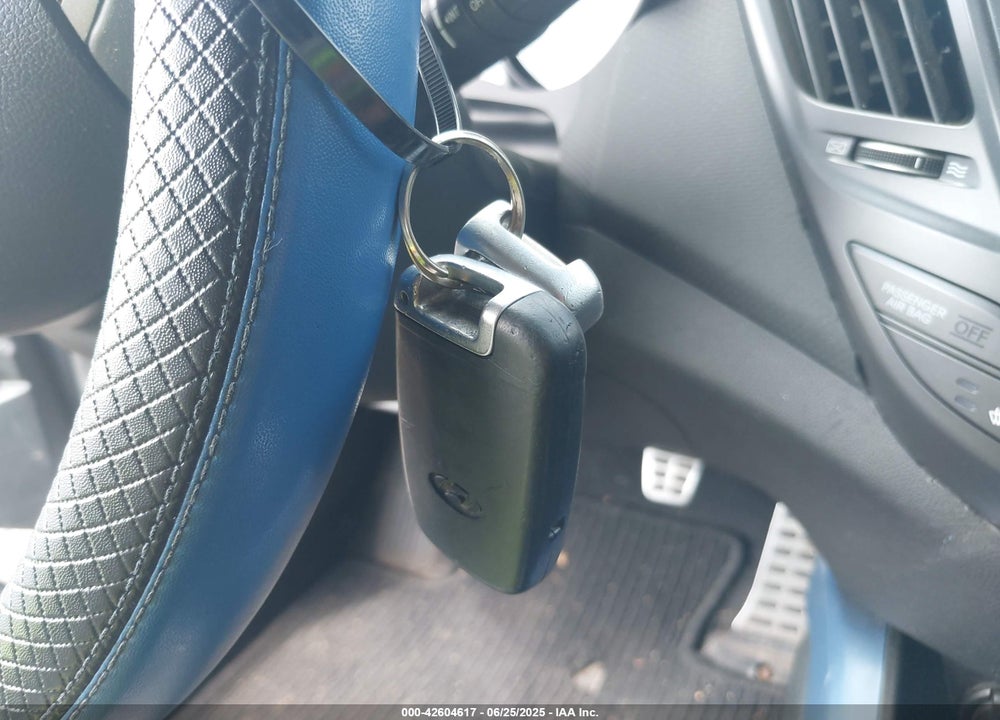 2013 HYUNDAI VELOSTER VIN: KMHTC6AE1DU177023