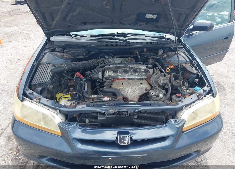 1998 HONDA ACCORD EX VIN: 1HGCG5556WA138706