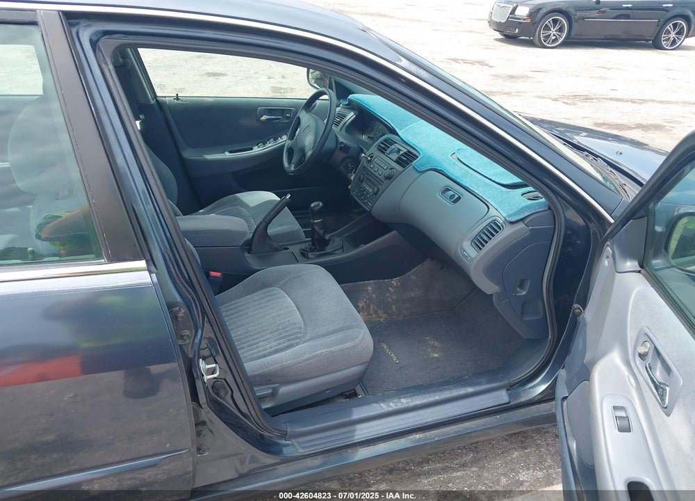 1998 HONDA ACCORD EX VIN: 1HGCG5556WA138706