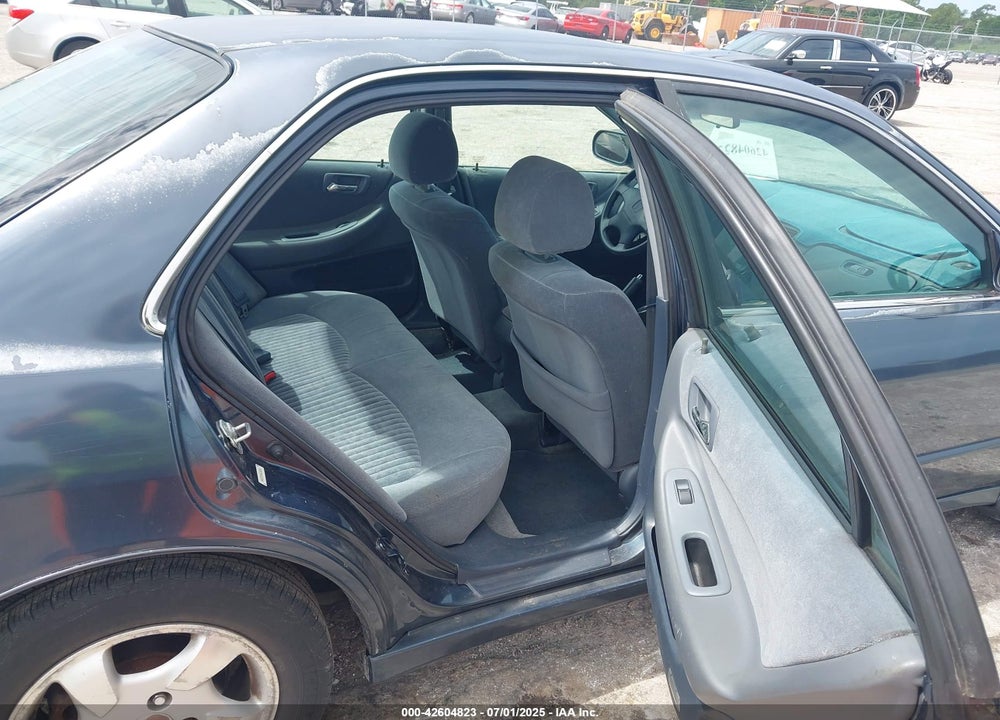 1998 HONDA ACCORD EX VIN: 1HGCG5556WA138706
