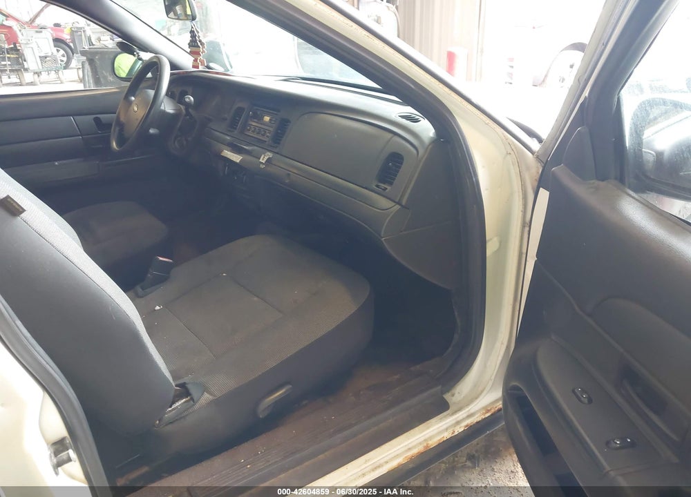 2008 FORD CROWN VICTORIA VIN: 2FAHP71V98X102529