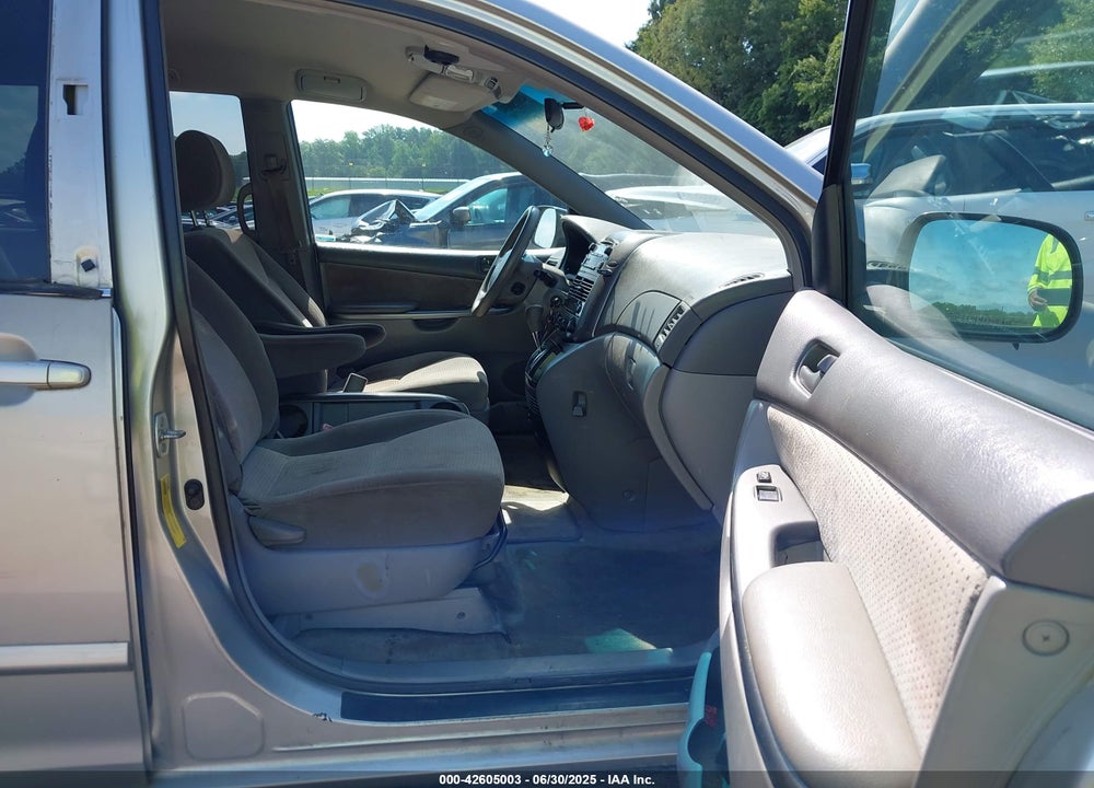 2010 TOYOTA SIENNA LE VIN: 5TDKK4CC8AS305244