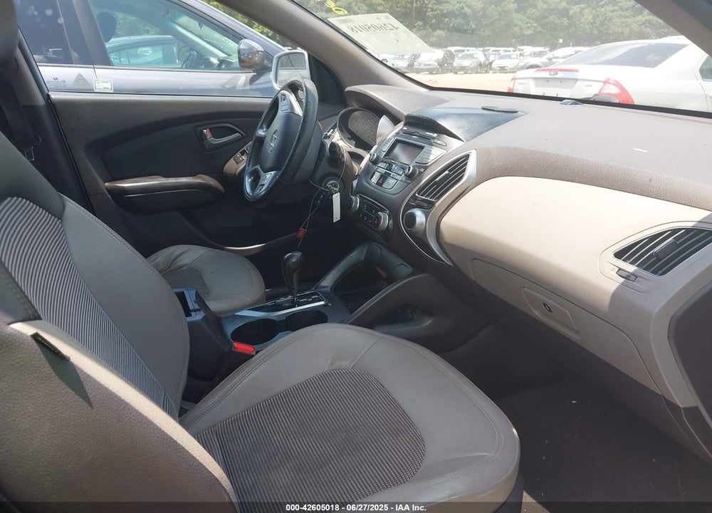 2011 HYUNDAI TUCSON VIN: KM8JU3AC0BU229269