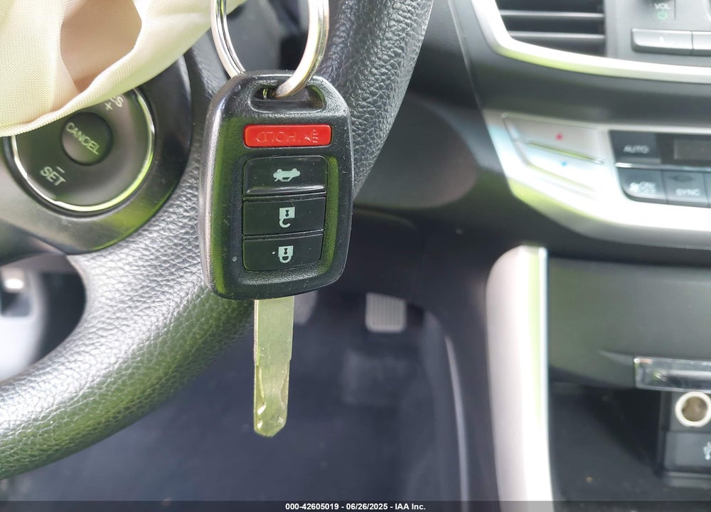 2015 HONDA ACCORD VIN: 1HGCR2F33FA178084