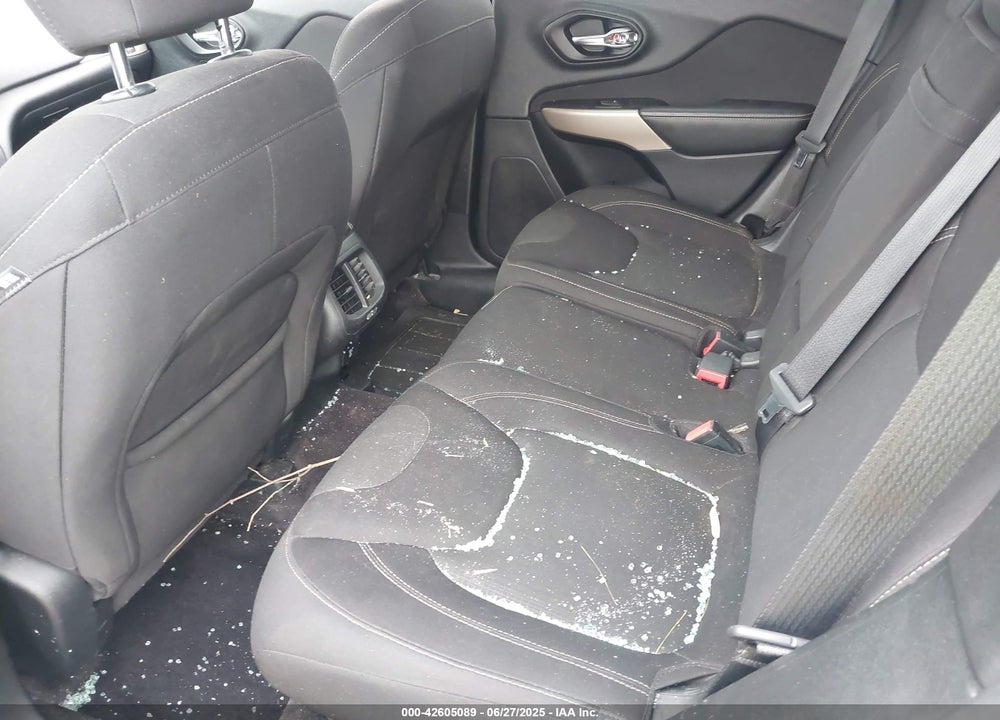 2017 JEEP CHEROKEE VIN: 1C4PJMCB0HW637950