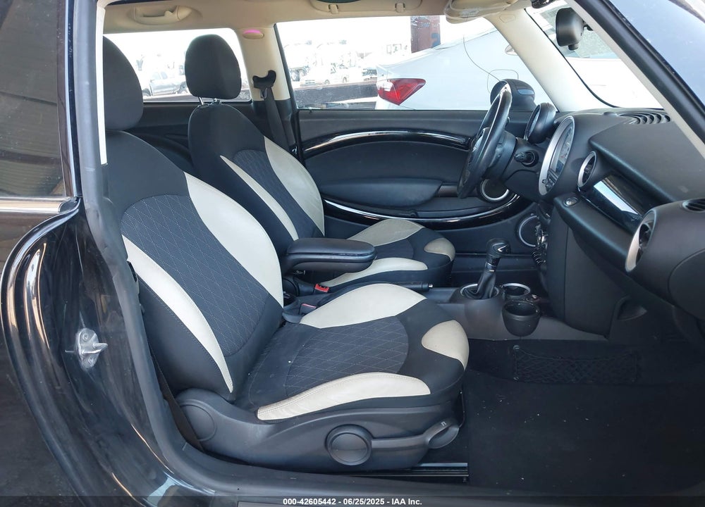 2013 MINI COOPER VIN: WMWSU3C59DT549459