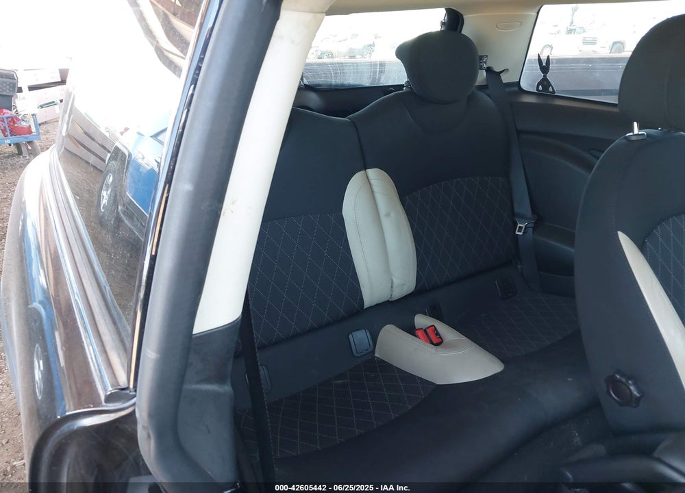 2013 MINI COOPER VIN: WMWSU3C59DT549459
