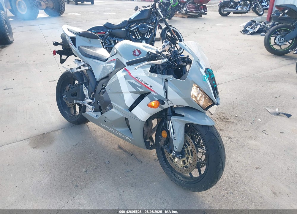 2025 HONDA CBR600 RA VIN: JH2PC4087SK900072