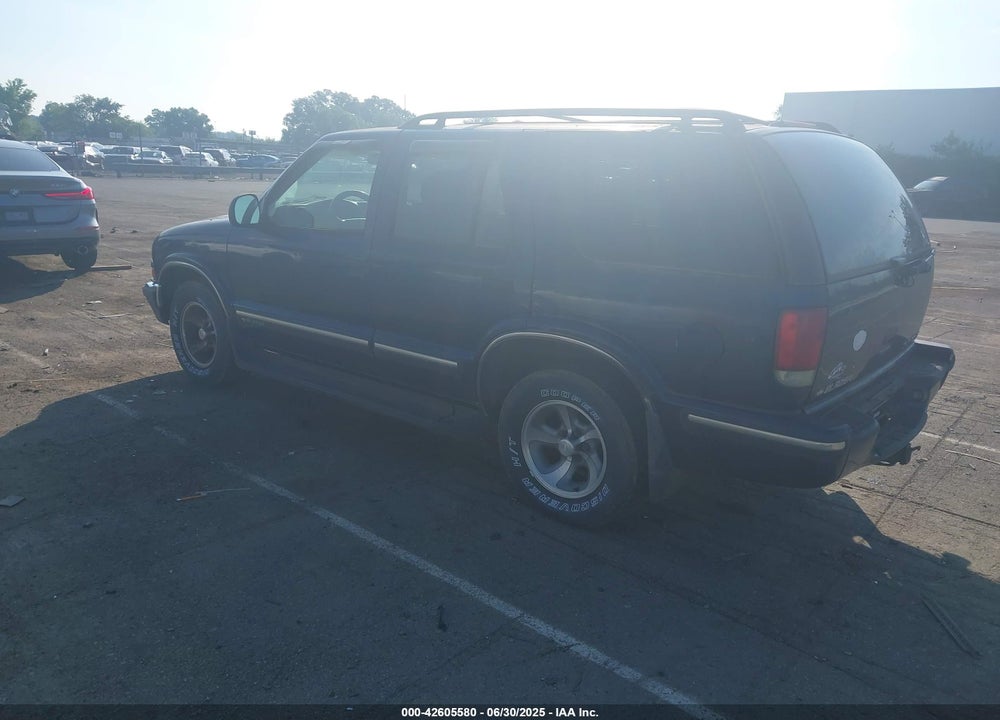 1998 CHEVROLET BLAZER LT VIN: 1GNCS13W6W2265944